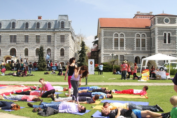 Boğaziçi Üniversitesi'nde zam isyanı: Öğrenciyiz, müşteri değil