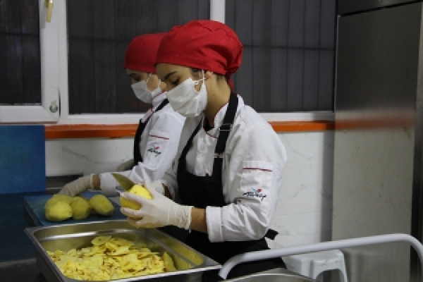 Bolu'da OPET tarafından yaptırılan aşçılık lisesi açıldı