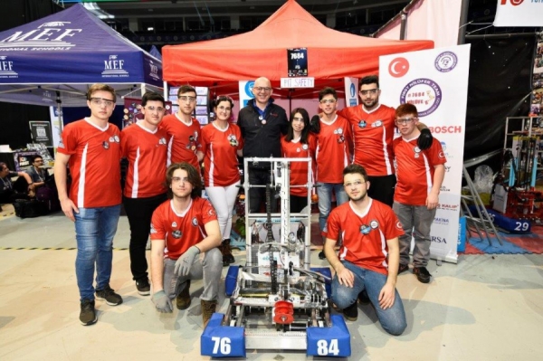 Bosh ‘robotik yarışmaları’nda liselilerin yanında