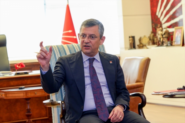 CHP Genel Başkanı Özel: Her 100 öğretmenden 73'ü geçinebilmek için yakınlarından borç alıyor