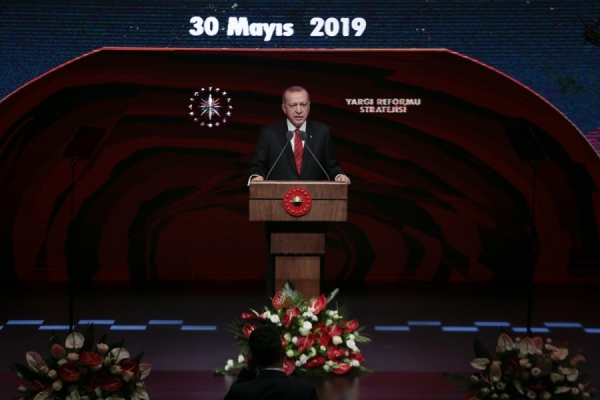 Cumhurbaşkanı Erdoğan açıkladı: Hukuk fakülteleri 5 yıl olacak, kontenjanlar azaltılacak
