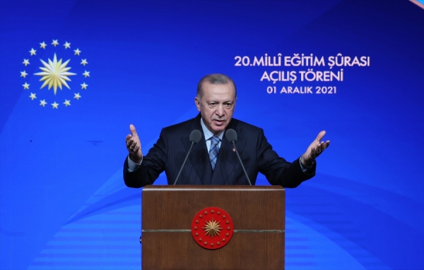 Cumhurbaşkanı Erdoğan: Sözleşmeli-kadrolu öğretmen ayrımını kaldırıyoruz, aynı haklara sahip olacaklar