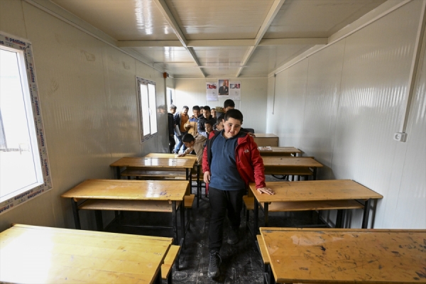 72 bin 89 depremzede öğrenci okuluna döndü
