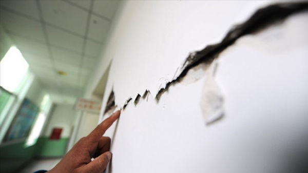 Depremden etkilenen okullarda eğitime 15 gün ara