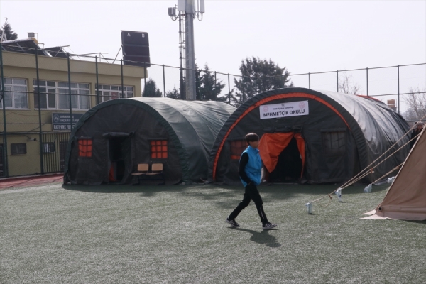 Depremzede öğrenciler 'Mehmetçik Okulu'yla geleceğe hazırlanıyor
