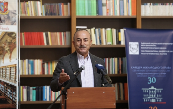 Dışişleri Bakanı Çavuşoğlu, Türkoloji öğrencileriyle buluştu