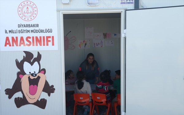 Çadır kentte öğrenciler için 'Mini Eğitim Kampüsü' oluşturuldu