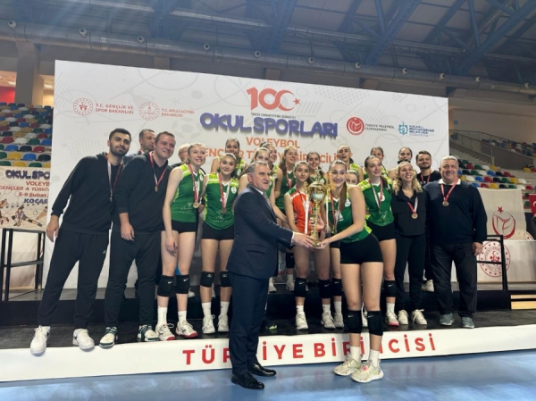 Doğa’dan voleybolda Türkiye şampiyonluğu
