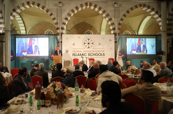 Dünyanın dört bir yanından İslami eğitim uzmanları İstanbul'da buluştu
