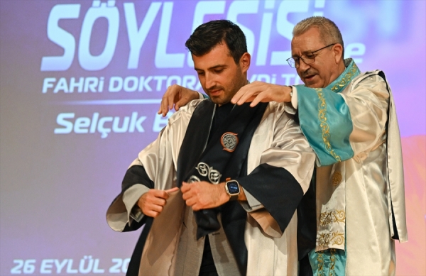 Ege Üniversitesi’nden Selçuk Bayraktar’a ‘fahri doktora’ unvanı