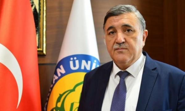‘Erdoğan’a itaat farzdır’ diyen rektör istifa etti