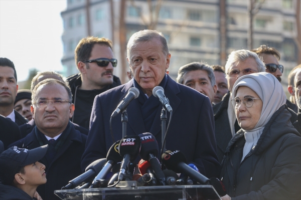 Erdoğan duyurdu: Üniversiteler uzaktan eğitime geçecek, depremzedeler KYK yurtlarına yerleştirilecek