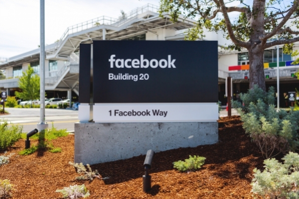 Facebook 'yapay zeka' ile 9 kat hızlı çeviri yapacak