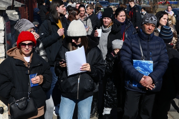 Ukrayna'dan dönen öğrencilerin eğitimlerini sürdürmeleri için gösteri düzenlendi