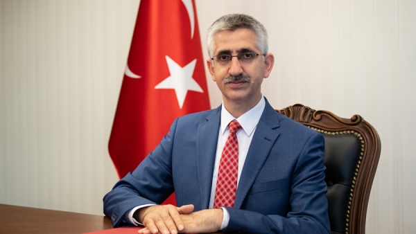 ‘Gebereceksin’ diyen Bakan Yardımcısı Türkçe’nin yasaklanmasını da istemiş