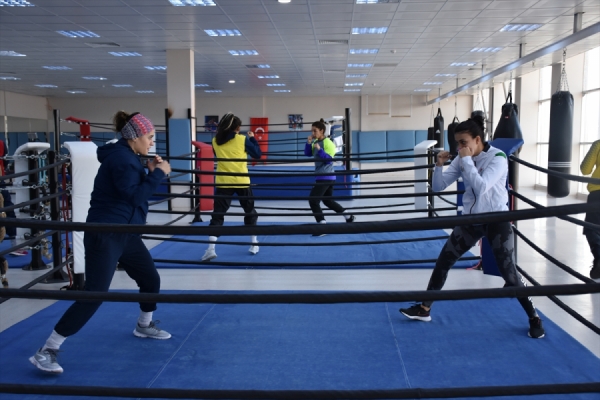 Gençlik merkezlerinde boks eğitimi 