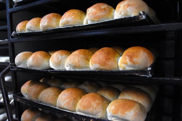 Lise öğrencileri ekmek üretimine başladı