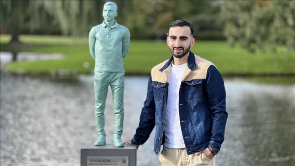 Hollanda'da 'Genç Etki Ödülleri' için aday gösterilen Türk öğrencinin heykeli dikildi