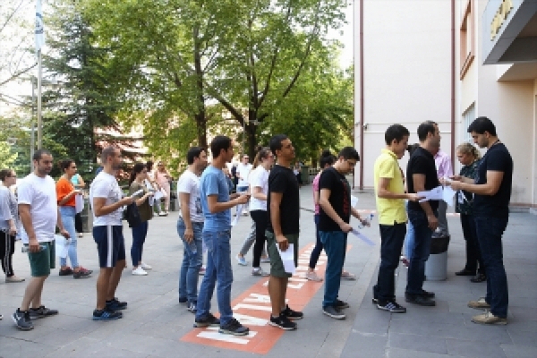 Üniversiteyi kazanamayan gençlere İstanbulkart