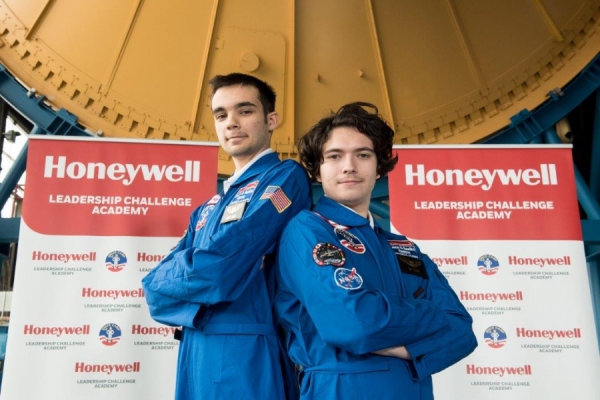 İki Türk öğrenci de Uzay Kampı’nda eğitim aldı