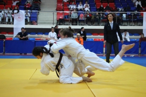 İlkokulda seçmeli ders 'judo' diyen 7 bin çocuk var
