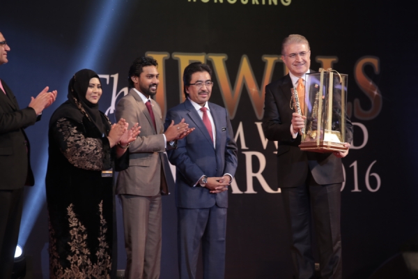 İslam Dünyası Yılın Eğitimcisi Ödülü Dr. Mustafa Aydın’a