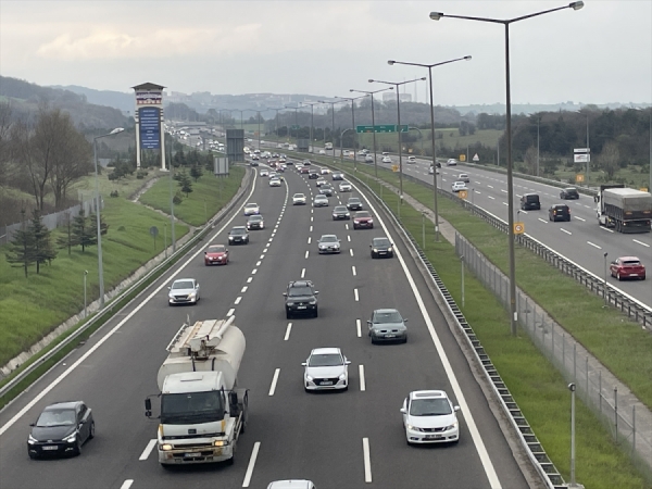 İstanbul'da ara tatilin ardından bazı bölgelerde trafik yoğunluğu yaşanıyor