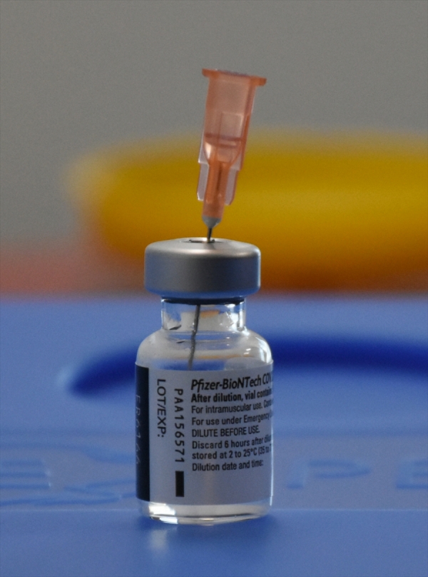 İstanbul'da Kovid-19'la mücadelede BioNTech aşılarının ilk dozu uygulanmaya başlandı