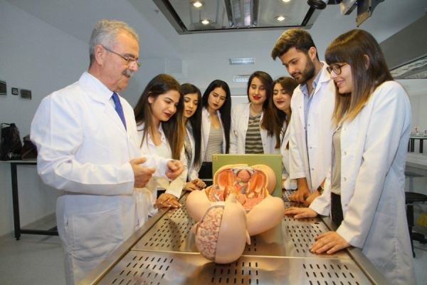 İzmir Ekonomi Tıp Fakültesi açıyor 