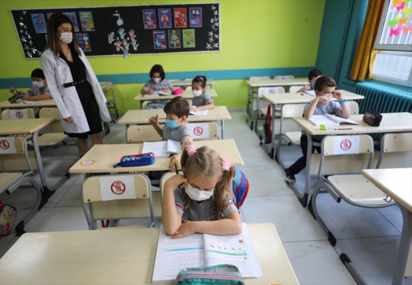 Kovid-19’a karşı eğitim: Ülkeler ne yapıyor? Kaç ülkede okullar açıldı?