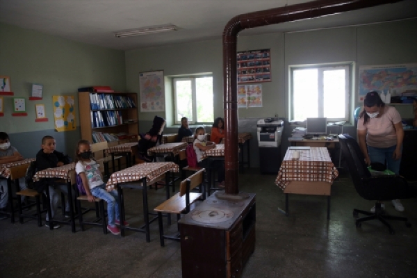 Köy okullarının tadilatı meslek lisesi öğrencilerinden