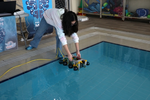 Lise öğrencileri 'insansız su altı aracı' tasarladı