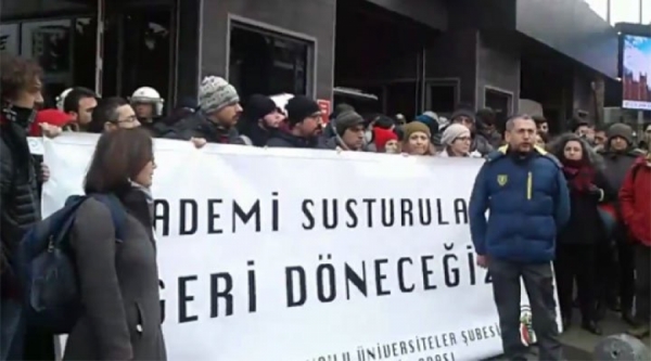 Marmara Üniversitesi’nde ihraç protestosuna saldırı