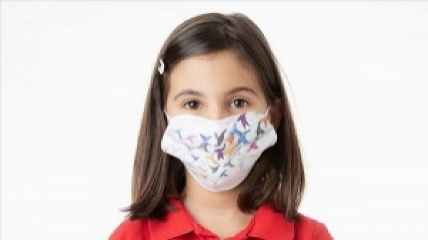Maskelerini değiştiren çocuklar virüs bulaştırıyor