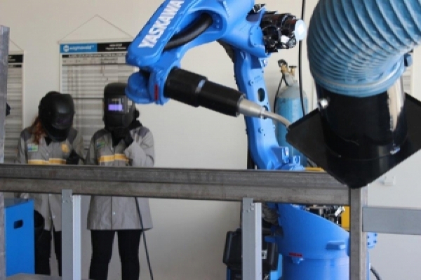 Tarım ve otomotiv liseleri 'akıllı tarım robotu' geliştirdi