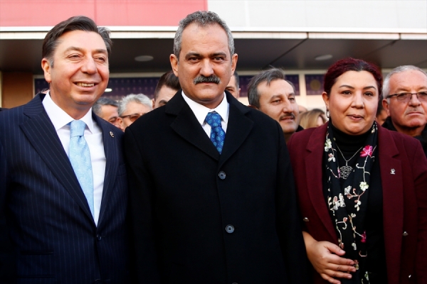 Milli Eğitim Bakanı Özer, Macaristan'daki Türk Şehitliği'ni ziyaret etti