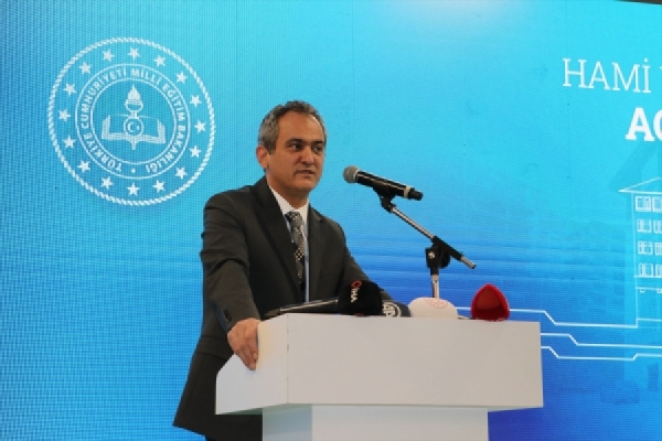 Milli Eğitim Bakanı Özer, Tatvan Belediyesi'ni ziyaret etti