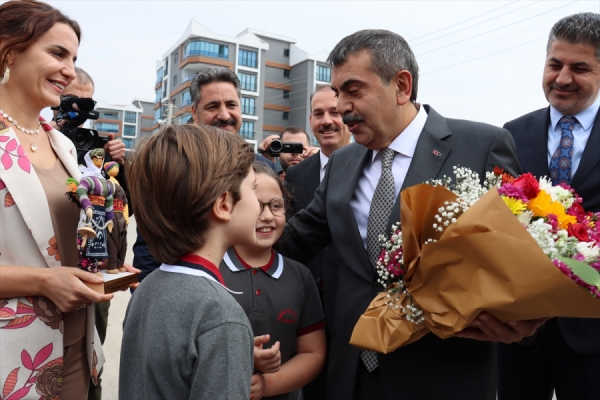 Milli Eğitim Bakanı Tekin, Adıyaman'da ziyaretlerde bulundu