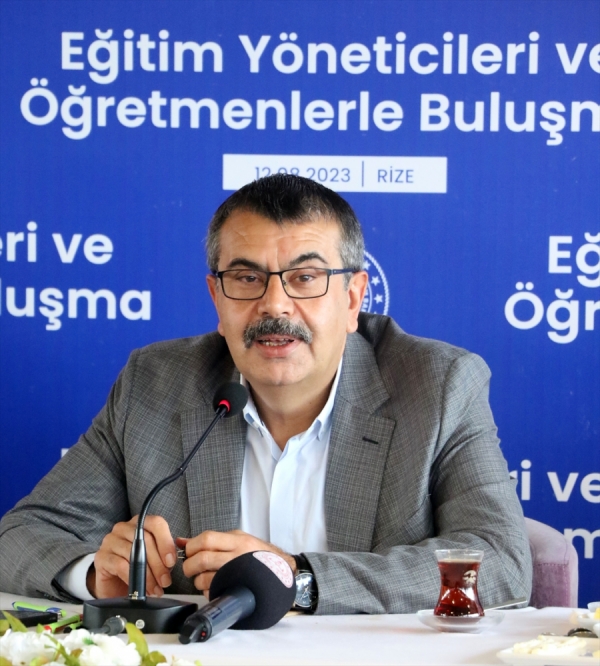 Milli Eğitim Bakanı Tekin, MHP Rize İl Başkanlığını ziyaret etti