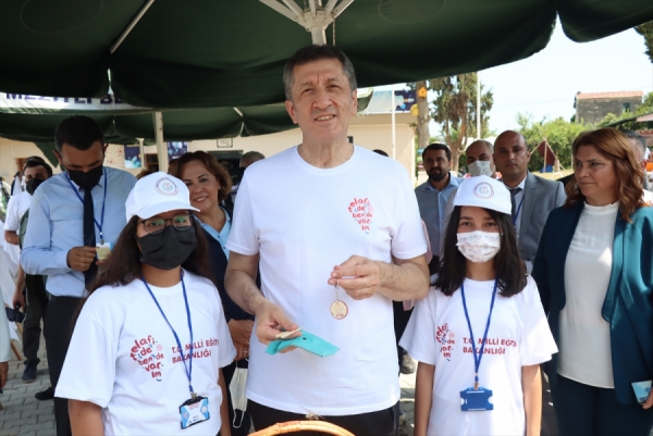 Milli Eğitim Bakanı Ziya Selçuk, Mersin'de ziyaretlerde bulundu