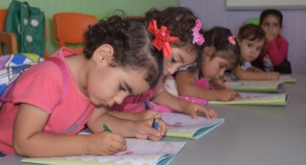 Mülteci çocuklar için 'Okula Kayıt için Destek Programı'