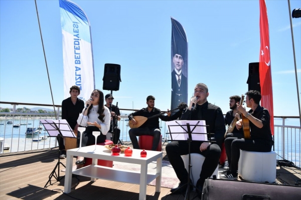 Müzik eğitimi alan gençler, 19 Mayıs'ı çevrim içi konserle kutladı