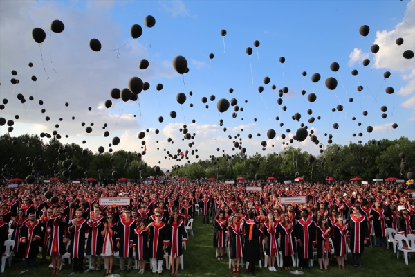 ODTÜ mezuniyetinde teröre balonlu tepki