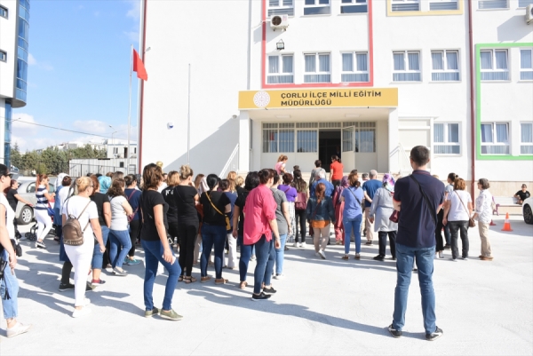 Öğrenci velileri ‘okulun fiziki şartlarını’ protesto etti