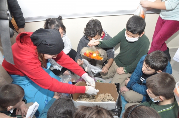 Öğrenciler 'Çöp Müzesi' projesiyle atıklardan gübre ve sabun üretti