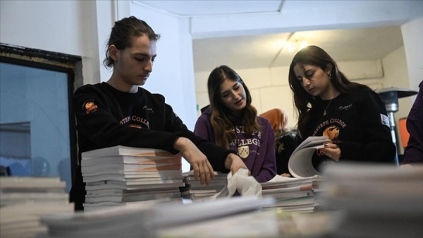 Öğrenciler, depremzede arkadaşları için 'kitap deposu' kurdu