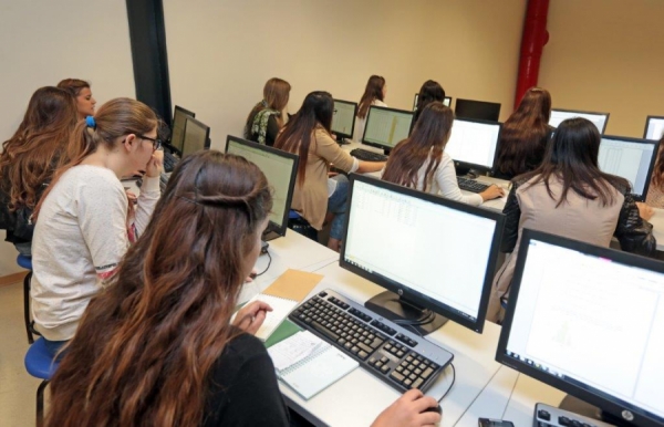 Öğrenciler erteleme değil online sınav istiyor