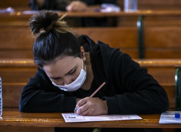 Öğrencilere sınav öncesi maskeyle test çözün tavsiyesi