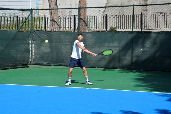 Okul sporlarında Gençler Türkiye Tenis Şampiyonası Manisa'da başladı