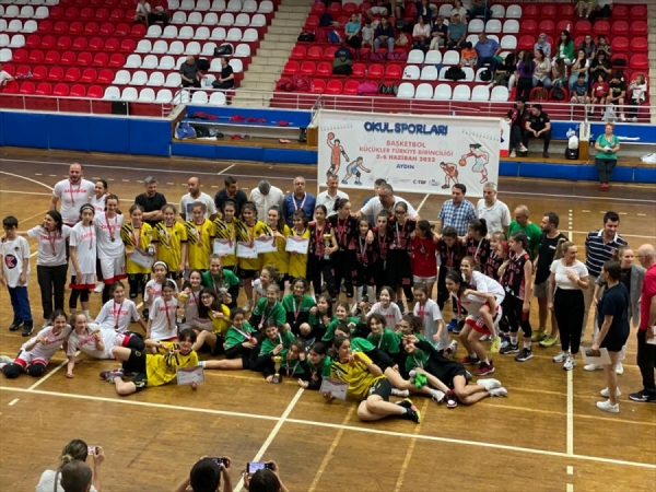 Okullar Arası Basketbol Küçükler Türkiye Birinciliği'nde kupalar sahiplerini buldu